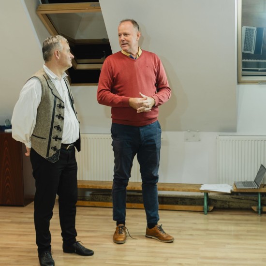 Projektzáró beszélgetés Deszken (2025.10.28..)